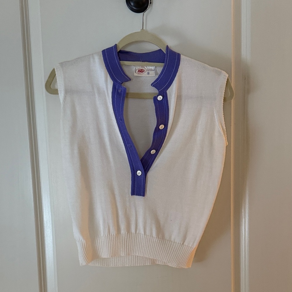 Vintage knit white sleeveless top with purple/blue collar size small